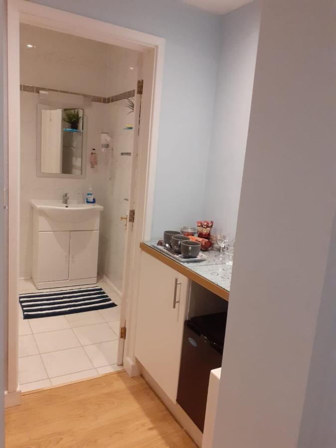 Coast 77 B&B Poole Kültér fotó